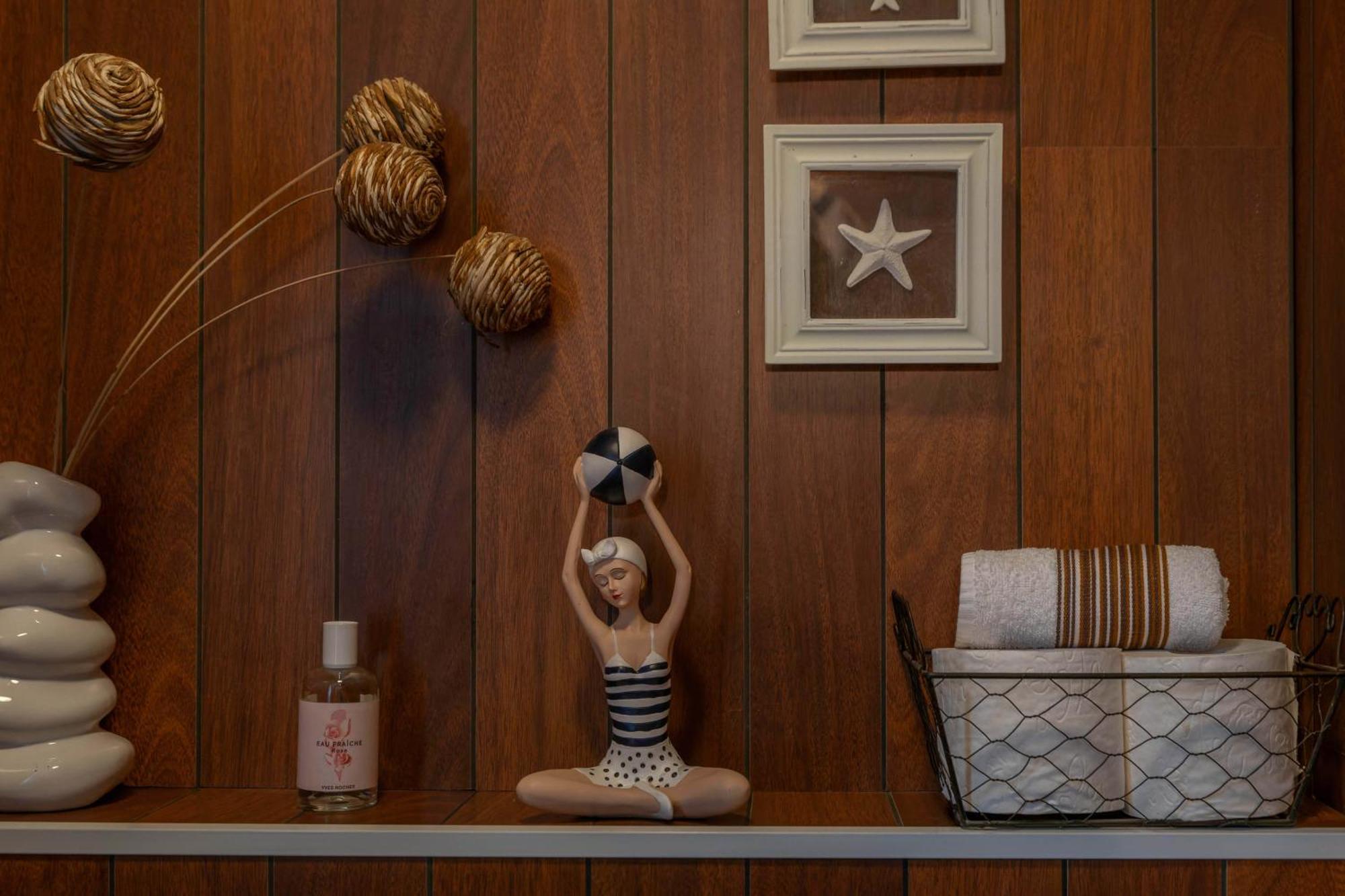 La Petite Maison Gannat Bagian luar foto