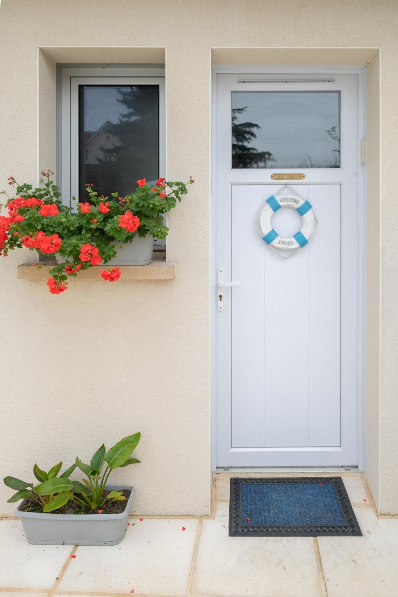 La Petite Maison Gannat Bagian luar foto