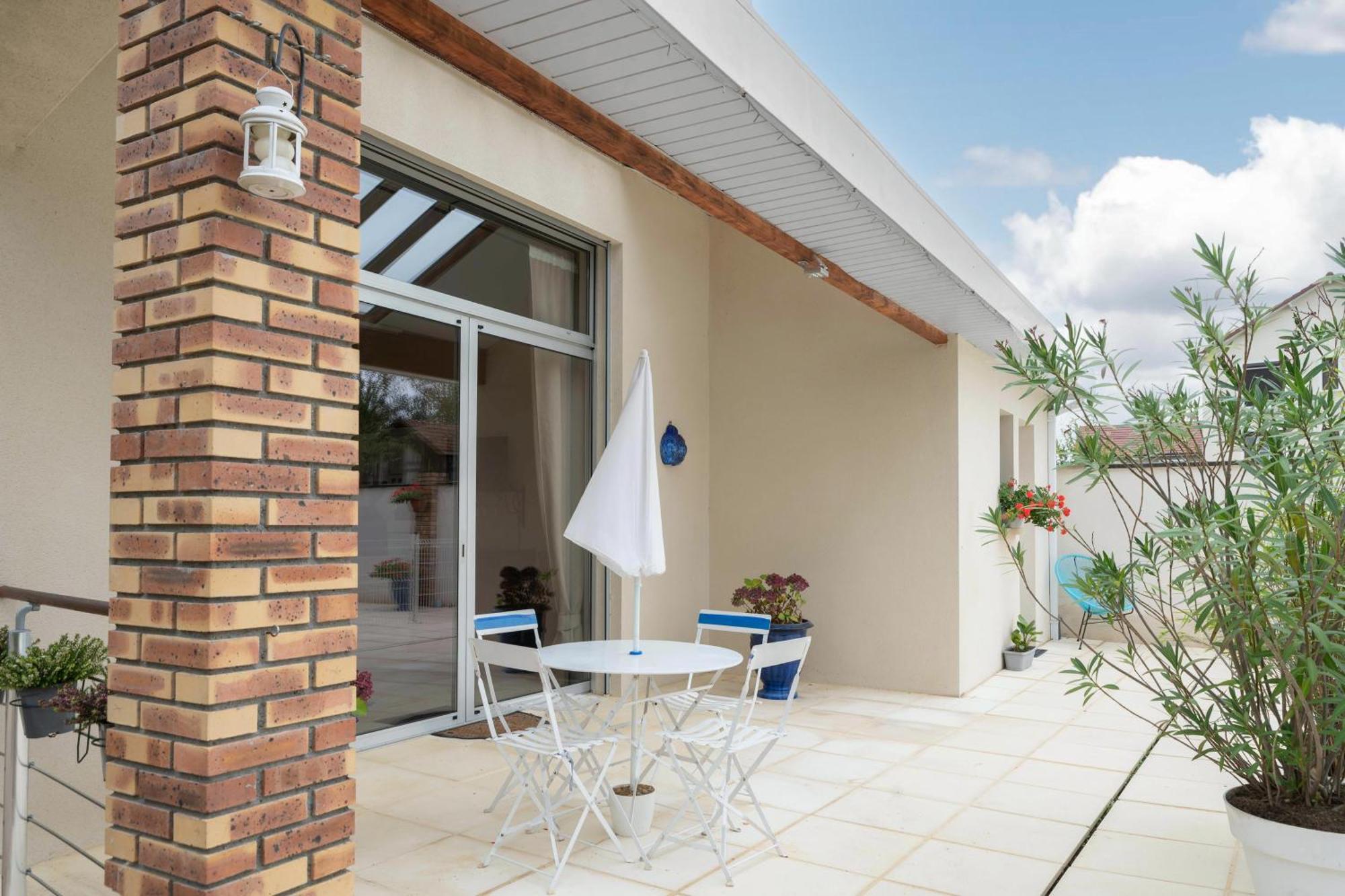 La Petite Maison Gannat Bagian luar foto
