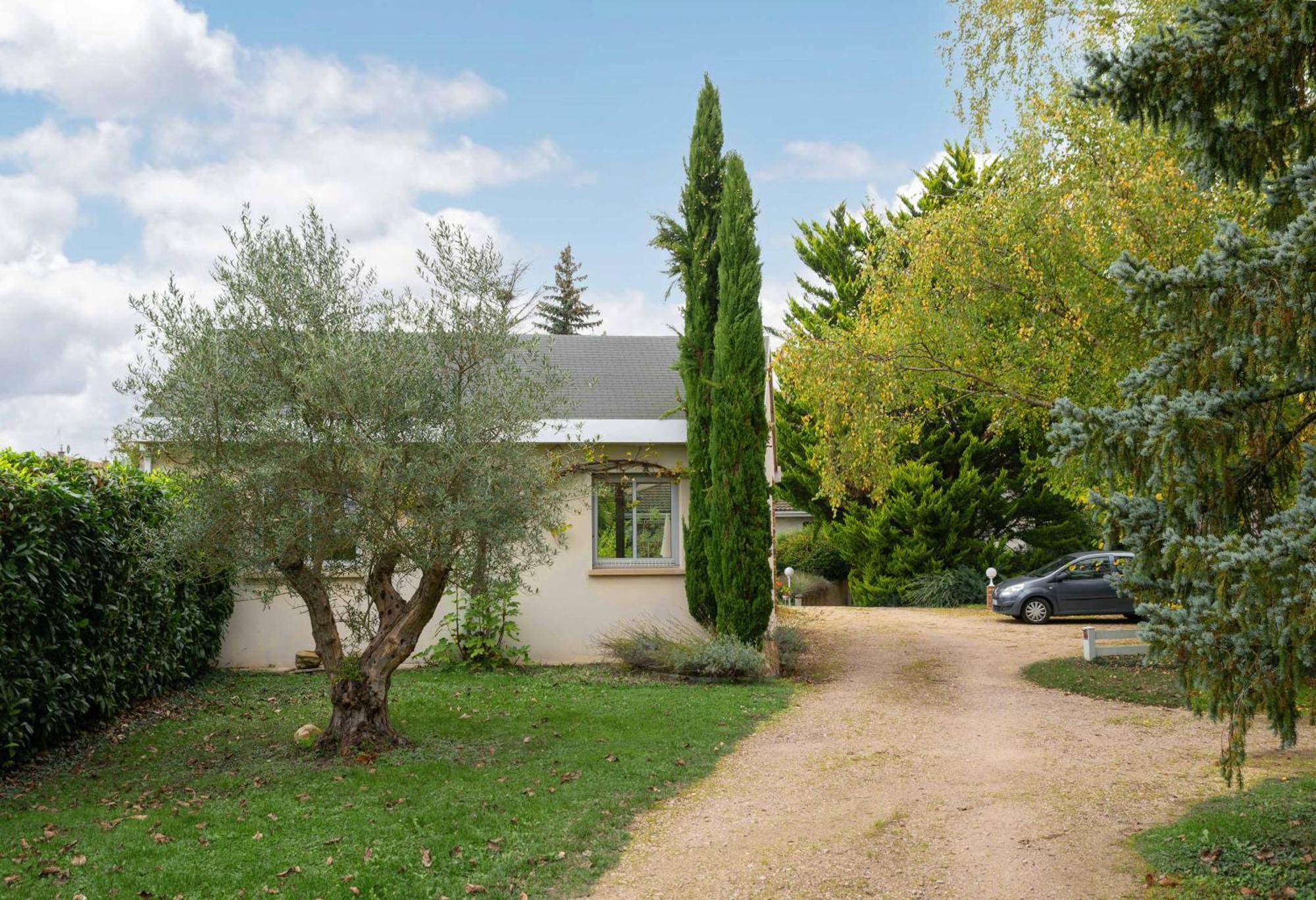 La Petite Maison Gannat Bagian luar foto